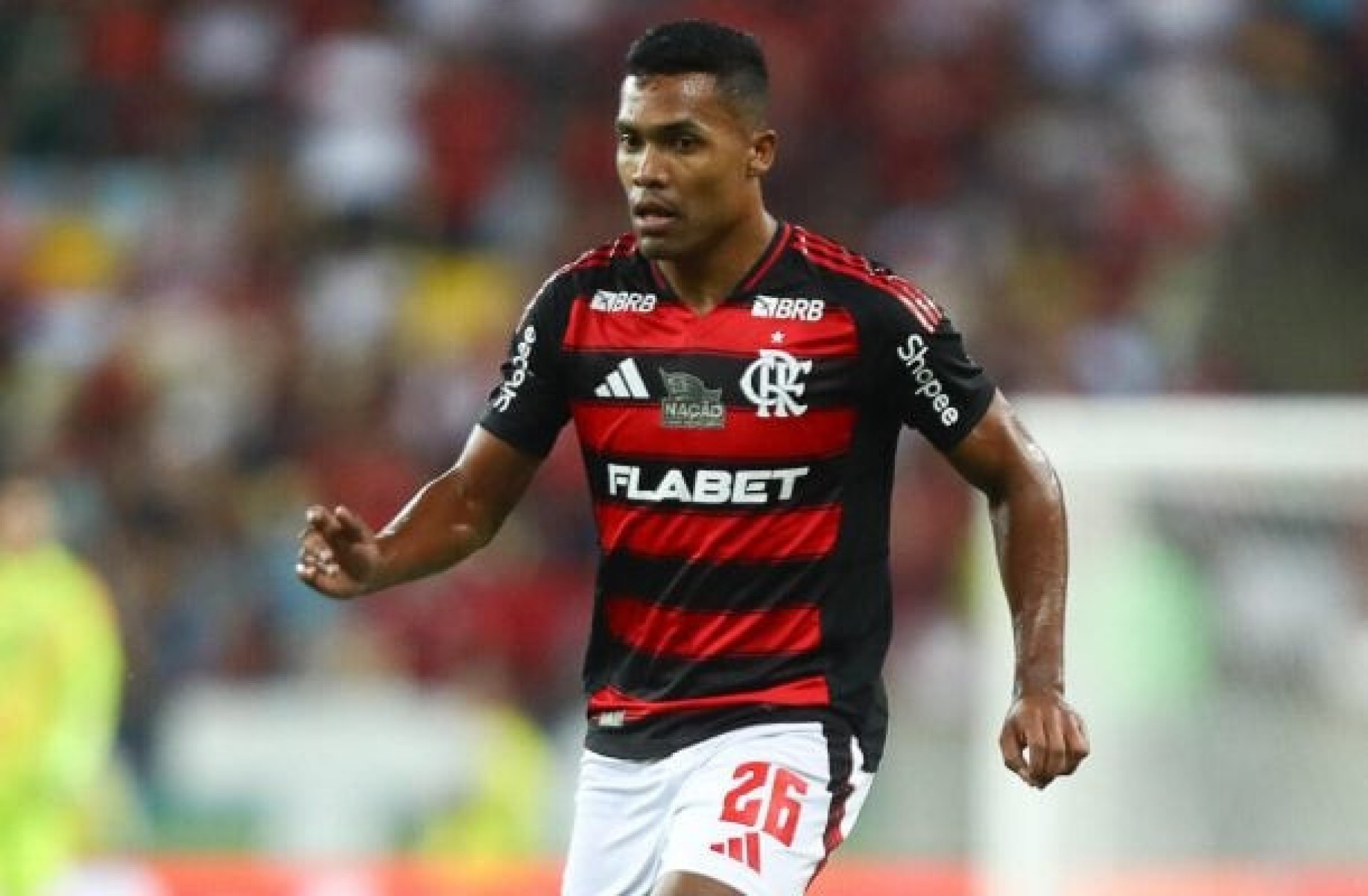 Alex Sandro tem edema na coxa e deve desfalcar o Flamengo contra o Vasco