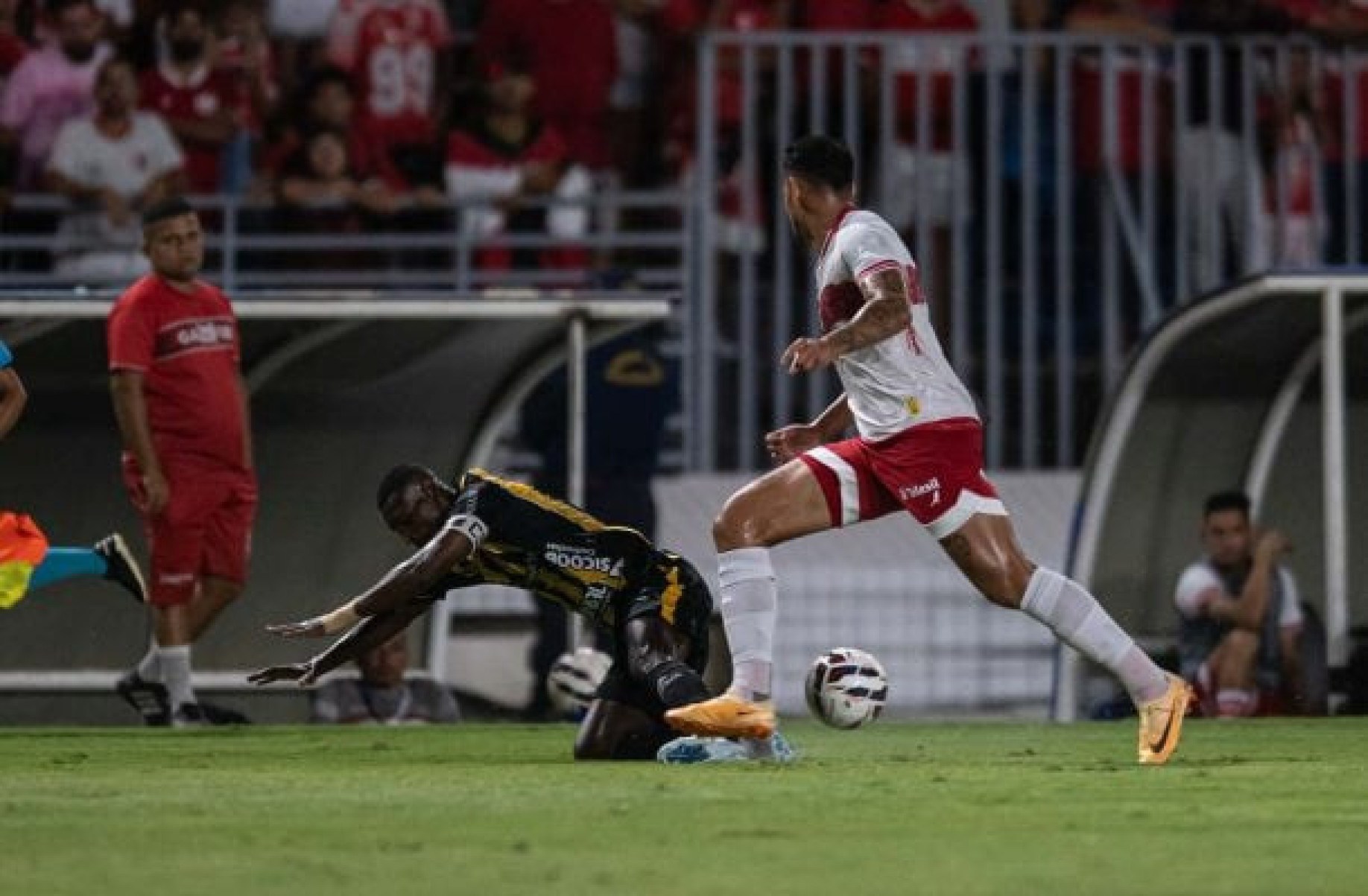 Volta Redonda é superado pelo CRB e perde terceira na Série B