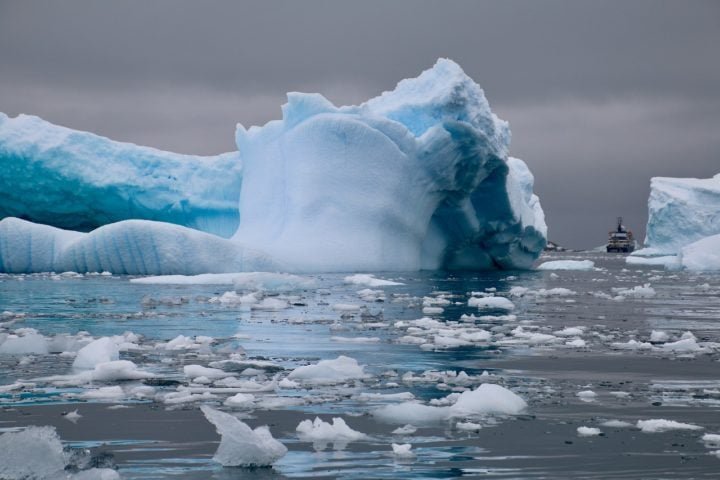 No verão de 2020, a Antártida registrou uma temperatura recorde de 18,3ºC. O Painel Brasileiro de Mudanças Climáticas afirmou que o continente está derretendo numa velocidade seis vezes maior do que há 40 anos. 