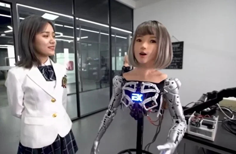 O Centro de Pesquisa e Desenvolvimento da Ex-Robots é uma espécie de laboratório onde, além dos estudos, são produzidos exemplares tecnológicos de última geração. 