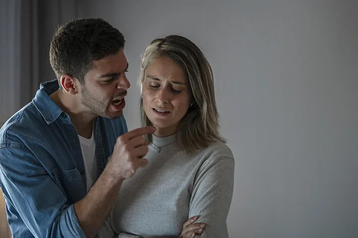 Um assunto que envolve a convivência entre as pessoas e que é sempre motivo de preocupação é o chamado relacionamento tóxico. Como identificar? Como evitar?  No BBB 23, inclusive, um caso chamou atenção e teve repercussão: a relação de Gabriel Fop com Bruna Griphao. -Freepik