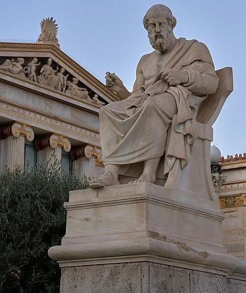 Uma teoria anterior apontava que o filósofo havia sido escravizado apenas em 387 a.C., enquanto ele permaneceu na corte de Dionísio 1º na Sicília.