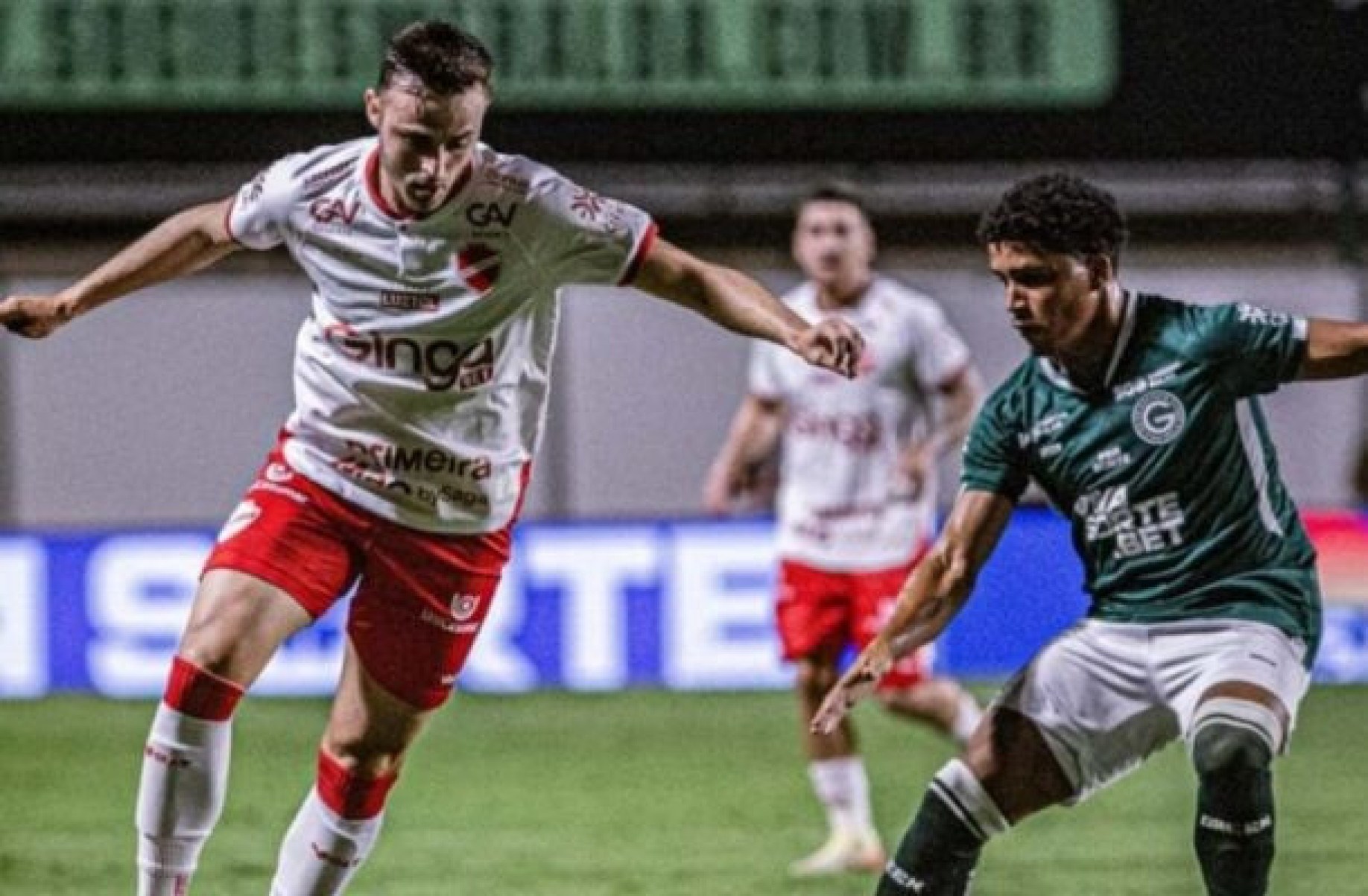 Em clássico pegado, Vila Nova busca empate com Goiás