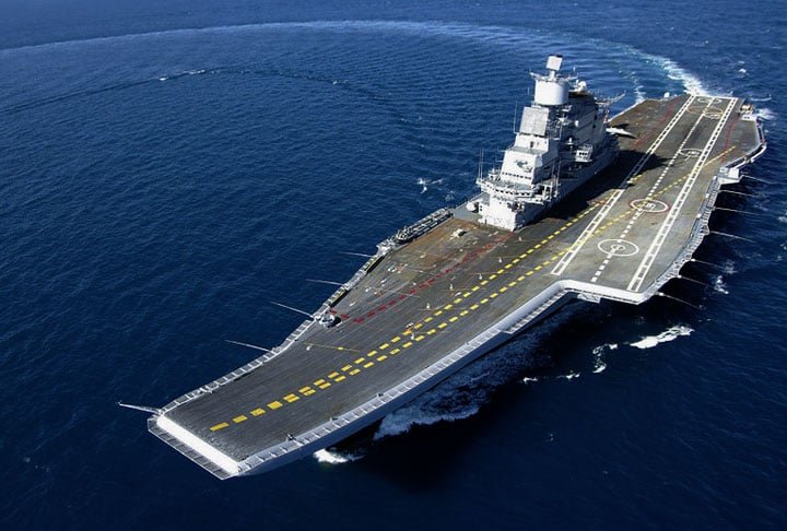  INS Vikramaditya - US$ 2,35 bilhões - O porta-aviões serviu à Marinha Soviética e, depois, foi vendido à Índia. Em 2013 foi aprovado para entrar em serviço após modernizações. Pesa 44.500 toneladas quando carregado e tem 283,5 metros de comprimento. Tem oito caldeiras para a propulsão.  