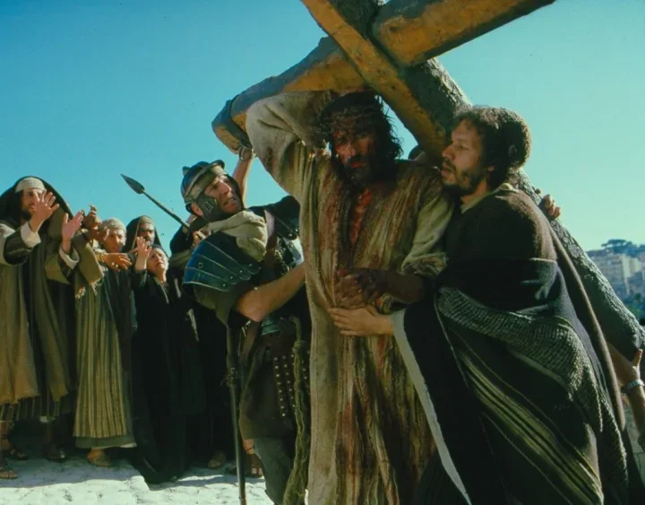 O filme se tornou um grande sucesso de bilheteria, sendo uma das representações mais icônicas de Jesus no cinema moderno.