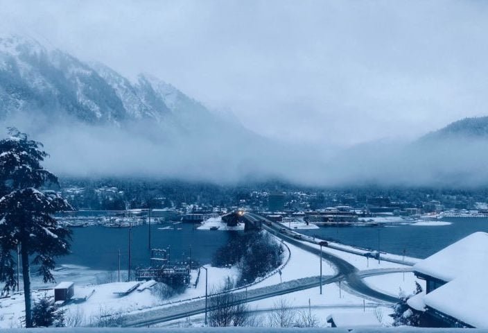 Um dos primeiros casos intrigantes no Triângulo do Alasca aconteceu em 1972, envolvendo os americanos Hale Boggs e Nick Begich, juntamente com um assessor e um piloto.