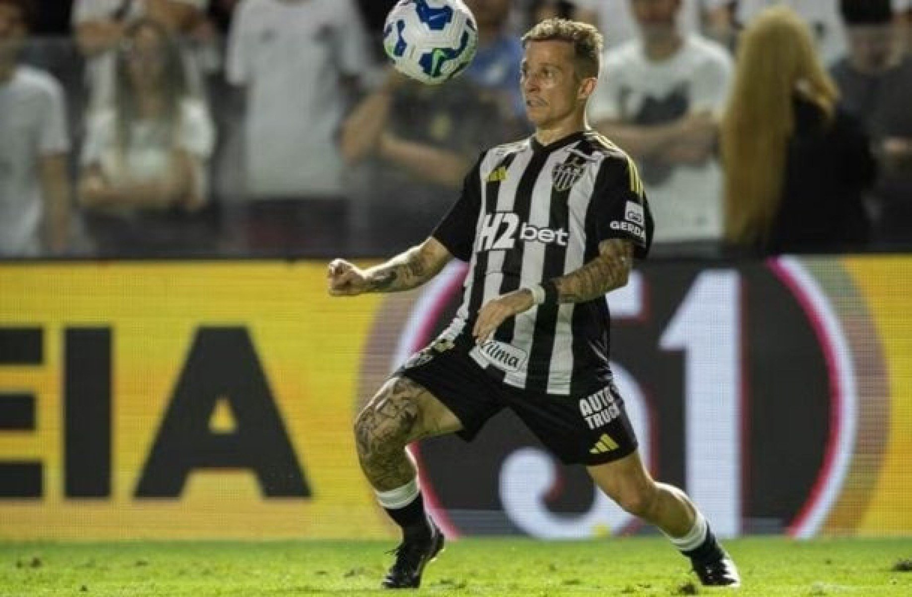 Bernard enxerga Atlético-MG com pressão no Brasileirão: ???Precisamos acordar???