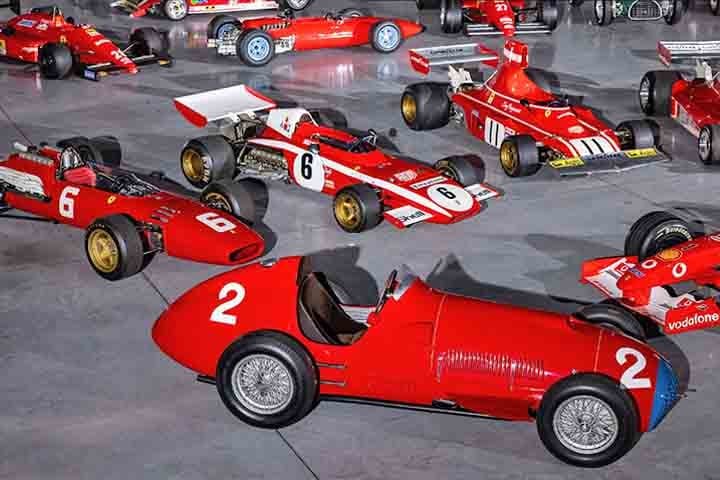 O acervo de Ecclestone contava com um veículo de corrida que era equipado com um ventilador na parte traseira.