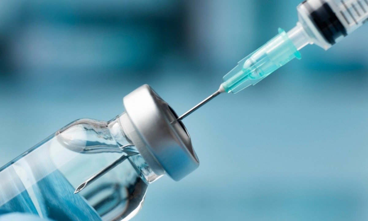 O imunizante é o primeiro do mundo contra dengue aplicado em dose única - no momento, o país oferta a vacina para crianças e adolescentes em duas doses, com intervalo de três meses entre elas.
 -  (crédito: Freepik)