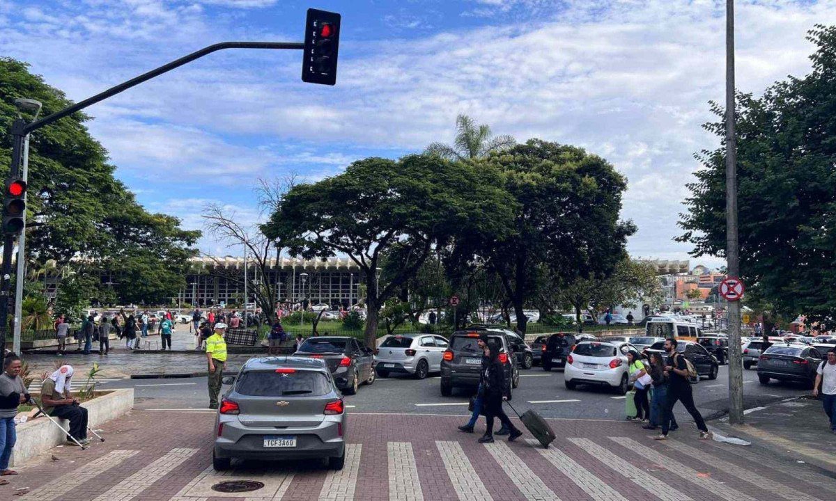 Trânsito no entorno da rodoviária é movimentado -  (crédito: Edésio Ferreira / EM / DA Press)