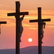 O que aconteceu com a cruz em que Jesus morreu?