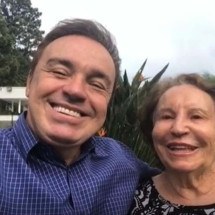 Após internação, Maria do Céu, mãe de Gugu recebe alta - Tupi - Pablo Oliveira