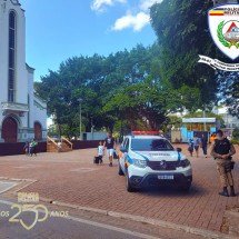Homem joga pedras em igreja, tenta fugir durante procissão e é preso - PMMG/Divulgação