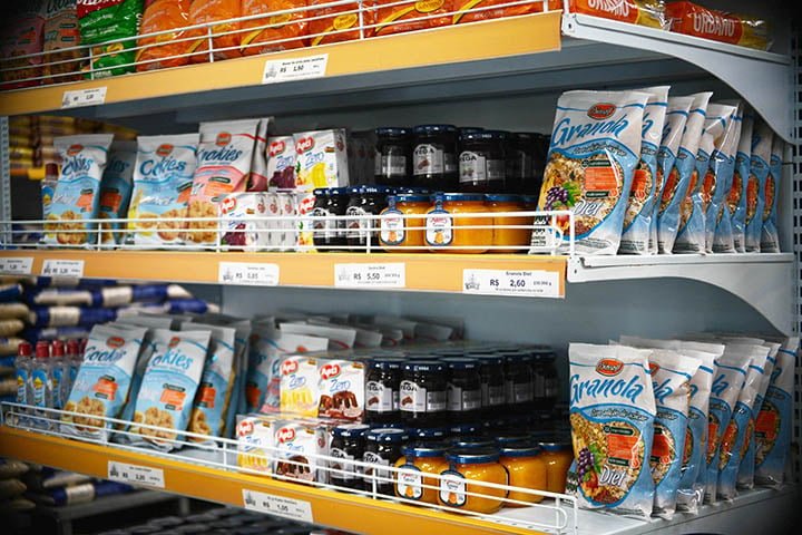 Ao reduzir o aÃ§Ãºcar no tratamento, a pessoa corre o risco de exagerar e ter hipoglicemia, o que tambÃ©m Ã© perigoso. Por isso, Ã© fundamental estar atento Ã s necessidades do organismo e andar com algum alimento na bolsa (as barrinhas de cereais sÃ£o indicadas pela praticidade)