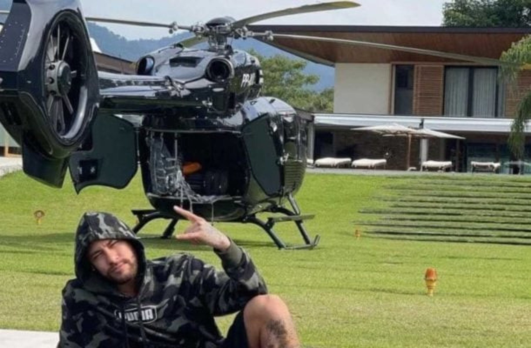 Avaliado em R$ 50 milhões, helicóptero de Neymar fica impedido de voar Avaliado em R$ 50 milhões, helicóptero de Neymar fica impedido de voar