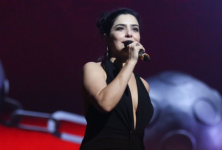 Ela também se aventurou na música e chegou a gravar a música "A Cigarra" com a cantora Elza Soares, em 2002.