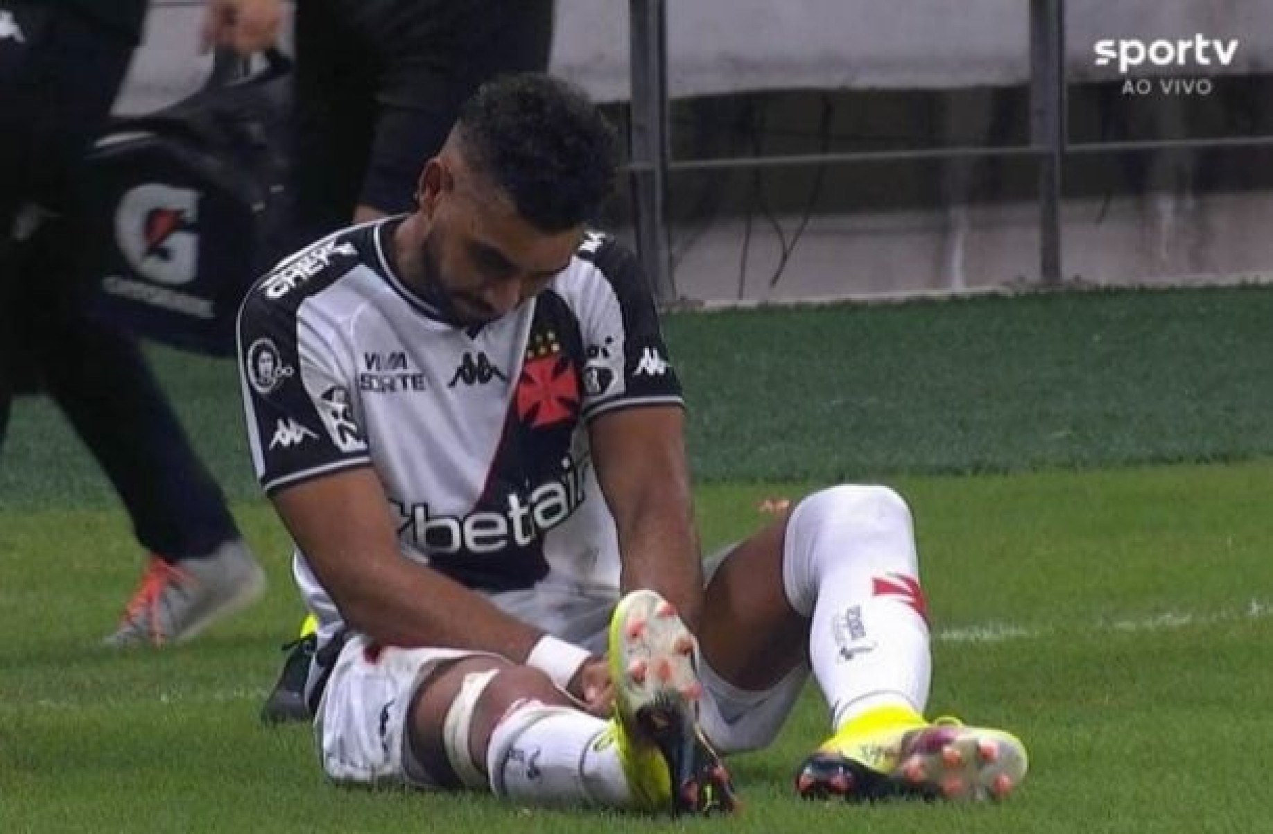 Payet vira desfalque no Vasco por lesão no joelho direito