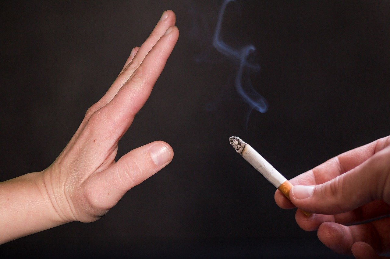 O uso de cigarro é uma preocupação mundial.  Em 2024, por exemplo, o México ampliou a proibição do fumo em vários espaços públicos, incluindo praias e parques, e também vetou a publicidade de cigarros  em qualquer meio de comunicação.