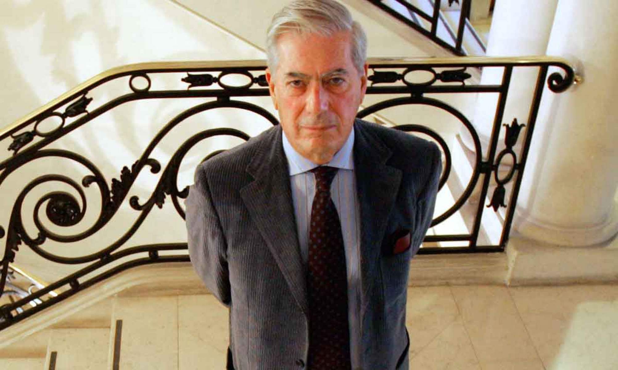 Durante seis décadas, Vargas Llosa escreveu 21 romances, dezenas de ensaios e incontáveis textos sobre os mais diversos temas Durante seis décadas, vargas llosa escreveu 21 romances, dezenas de ensaios e incontáveis textos sobre os mais diversos temas, sempre em trÂNSITO ENTRE A AMÉRICA LATINA E A EUROPA