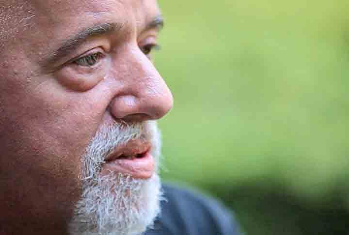Mas Paulo Coelho também atacou em outras frentes. Ele teve grande influência na música brasileira fazendo parceria com um nome histórico.