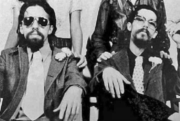 Dois sucessos de Raul Seixas que até hoje são aclamados pelo público também tiveram a influência de Paulo Coelho, "Sociedade Alternativa" e "Eu nasci há 10 mil nos atrás", de 1978.