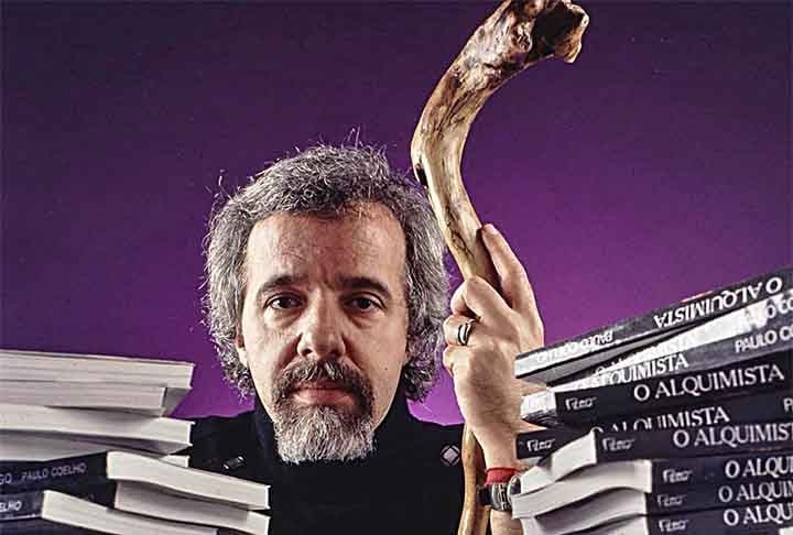 Outras obras de Paulo Coelho fizeram sucesso, como "Brida", "Onze Minutos", "O Diário de um Mago", "O Zahir", "O vencedor está só" e "Hippie".
