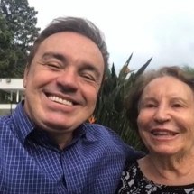 Após internação, Maria do Céu, mãe de Gugu recebe alta - Tupi - Pablo Oliveira