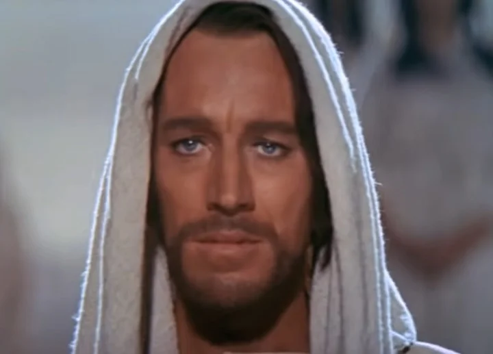 Max von Sydow, em "A Maior História de Todos os Tempos" (1965): O filme narra a vida de Jesus desde seu nascimento até sua crucificação e ressurreição. 