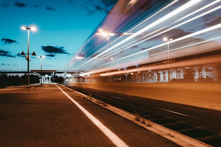 Quem optar por viajar de uma das capitais atÃ© uma das estaÃ§Ãµes intermediÃ¡rias pagarÃ¡ R$ 250 por trecho ou R$ 500 para ida e volta.