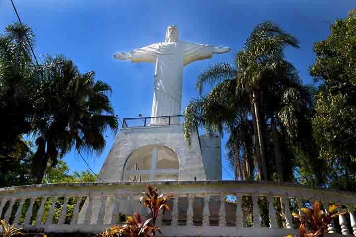 O monumento, adquirido em Campinas (SP), atrai fiéis principalmente na Semana Santa. Localizado no bairro da Cango, oferece uma bela vista da cidade e é um dos símbolos mais importantes de fé e identidade cultural da região.