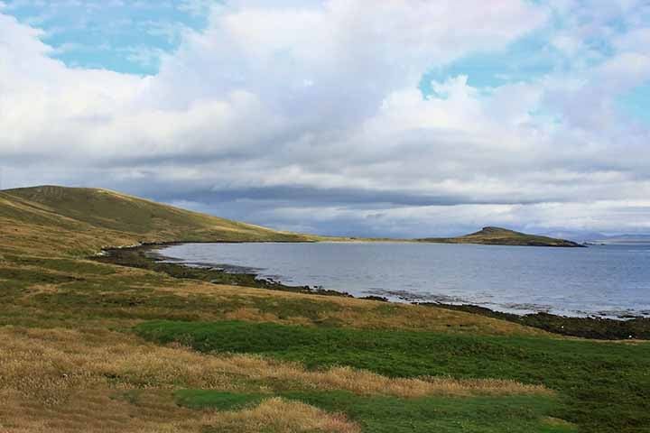Conhecer as Ilhas Malvinas é mergulhar em um território onde natureza intocada, história e silêncio convivem em harmonia. Cada local visitado deixa uma marca e uma lembrança inesquecível.