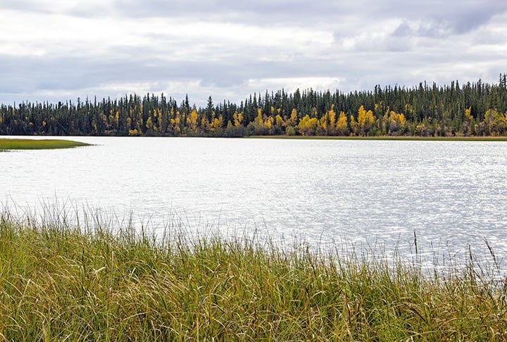 6º - GRANDE LAGO DO ESCRAVO - Fica na região noroeste do Canadá e tem 17 mil km². Com 614 metros é o corpo hídrico com maior profundidade da América do Norte. Por volta de 1930 o lago foi explorado por pessoas que buscavam ouro.