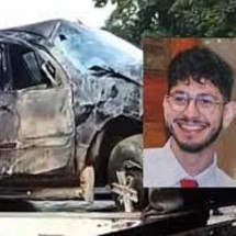 Jovem bate carro de luxo em muro de garagem e tem morte instantânea  - Redes sociais