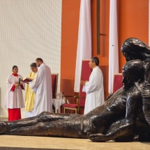Santa Missa de Páscoa reúne fiéis na Catedral Cristo Rei, em BH - Jair Amaral/EM/D.A Press