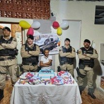 BH: criança comemora aniversário com tema da PM e convida policiais - PMMG/Divulga&ccedil;&atilde;o