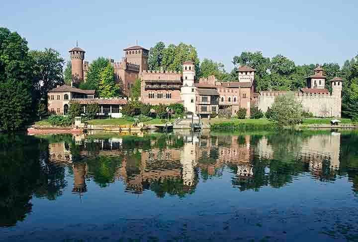 O Borgo Medioevale em Torino, Itália, é um museu ao ar livre e uma vila e castelo medieval reconstruídos. Está localizado no Parco del Valentino, às margens do rio Pó. Foi construído para a exposição geral italiana de 1884 e foi construído replicando e imitando a arquitetura medieval tardia da região do Piemonte.