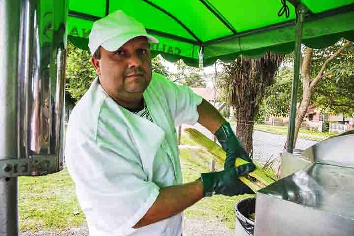 Mais do que um simples lanche, o pastel com caldo de cana Ã© uma verdadeira instituiÃ§Ã£o cultural no Brasil, fazendo parte do cotidiano de milhÃµes de pessoas.