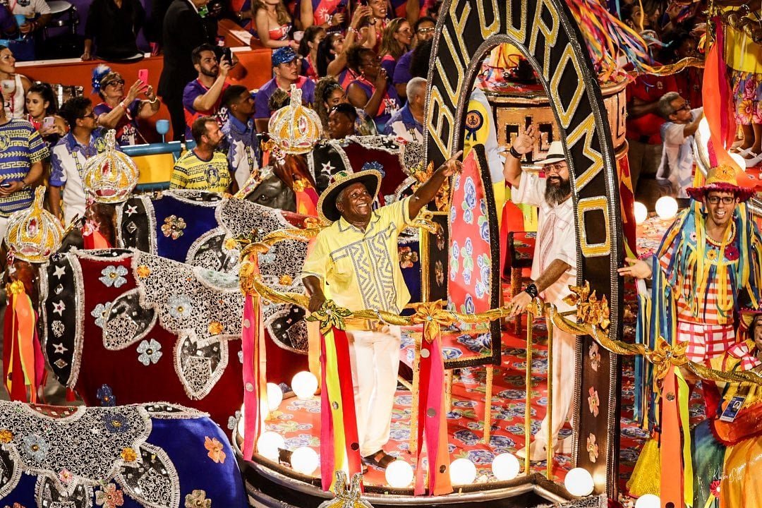 Damasceno Gregório dos Santos, o mestre Damasceno, é um artista popular marajoara, que carrega a cultura do búfalo. Nascido na comunidade quilombola Salvar, em Salvaterra, no Marajó, o artista fez mais de 400 composições sobre a cultura popular marajoara. 