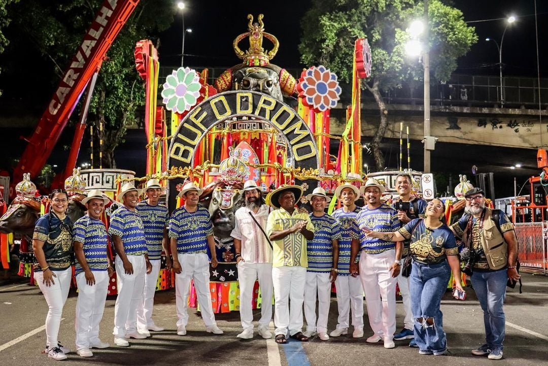 Como forma de valorizar o animal-sÃ­mbolo da Ilha do MarajÃ³, o artista, com deficiÃªncia visual, criou o "BÃºfalo-BumbÃ¡: Segredo das Meninas", uma adaptaÃ§Ã£o da tradicional manifestaÃ§Ã£o folclÃ³rica no Norte e Nordeste, conhecida por Boi-BumbÃ¡.