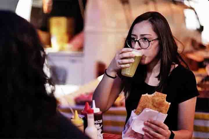 SÃ£o protagonistas nas feiras de rua, pontos de encontro entre vizinhos, comerciantes e consumidores. Muitas famÃ­lias tÃªm o costume de visitar feiras aos fins de semana para saborear um pastel fresquinho acompanhado do suco de cana gelado.