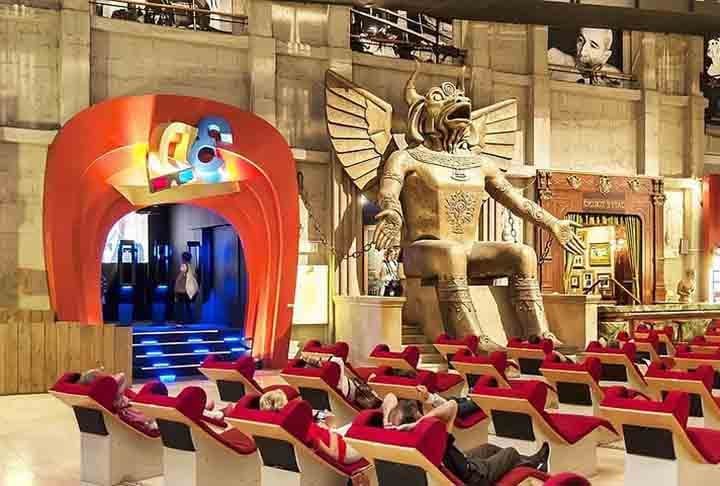 A cidade também é o lar do aclamado Museu Nacional do Cinema, já que a Itália tem uma longa e rica tradição cinematográfica. A vasta coleção de memorabilia da tela de prata atrai cinéfilos do mundo todo.