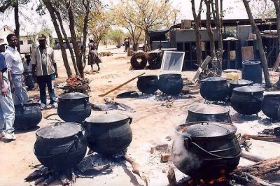 Uma das principais curiosidades da humanidade é saber como era o ambiente, a cultura e a sensação de viver em épocas mais antigas. Com isso, um artigo publicado esta semana na revista Scientific Reports descreve a descoberta acidental de embarcações antigas na Mongólia. O texto revela também o uso inusitado de caldeirões. 
 -  (crédito: Domínio Públíco/Wikimédia Commons)