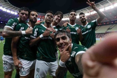 Com gols de Facundo e LÃ³pez, e Weverton pegando pÃªnalti salvador, o Palmeiras venceu a quarta no BrasileirÃ£o-2025 ao derrotar o Fortaleza por 2 a 1. Saiba como o Jogada10 analisou os craques do VerdÃ£o. Foto: Cesar Greco/Palmeiras/by Canon -  (crédito: Cesar Greco/Palmeiras/by Canon)