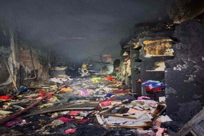 A loja de roupas infantis e acessórios foi completamente destruída, não restando nada após o incêndio -  (crédito: CBMMG)