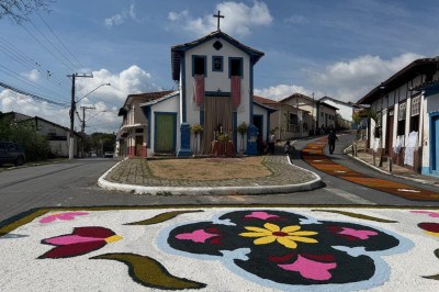 Moradores de Minas capricham nos tapetes devocionais para a Procissão da Ressureição -  (crédito:  Júlio Moreira/EM/D.A Press)