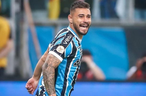 JOÃO PEDRO - Teve um jogo de altos e baixos tanto no apoio quanto na defesa, com acertos relevantes, mas alguns erros principalmente de posicionamento. Mas sem comprometer no resultado. NOTA 6,0. Foto: Lucas Uebel/Grêmio