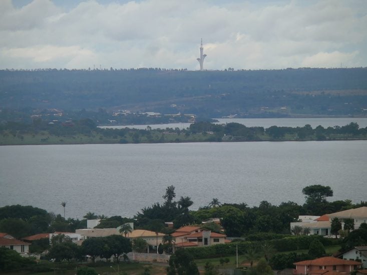 Pra quem não viu: Mergulhador acha iPhone funcionando no fundo de lago