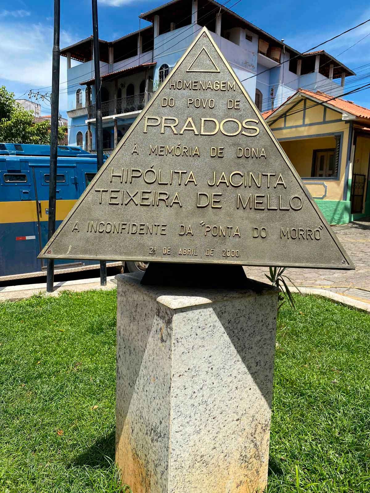 Monumento em homenagem à inconfidente Hipólita Jacinta Teixeira de Mello, nascida em Prados, no interior de Minas Gerais  