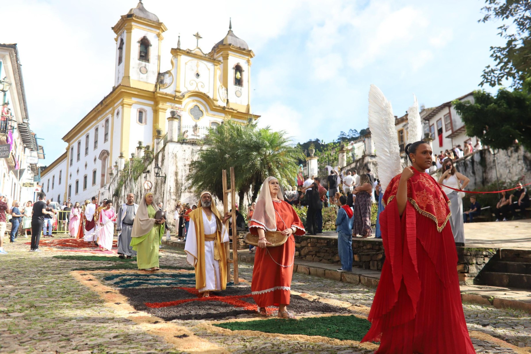Moradores de Minas capricham nos tapetes devocionais para a Procissão da Ressureição-Patrick de Araújo/Prefeitura de Ouro Preto/divulgação