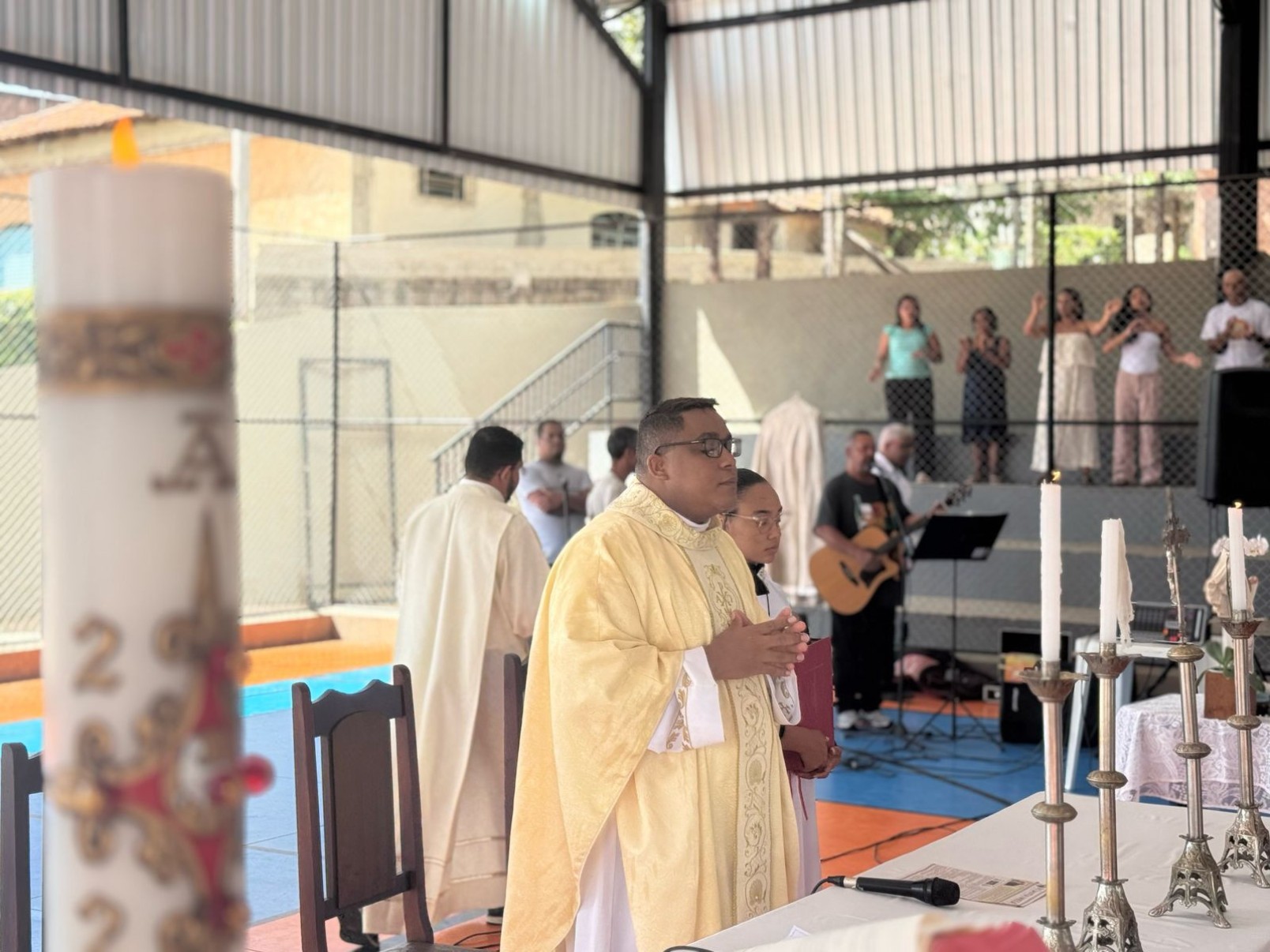 Padre Luiz Gustavo celebrou a Missa da Ressurreição e falou da importância de eventos ao ar livre Padre Luiz Gustavo celebrou a Missa da Ressurreição e falou da importância de eventos ao ar livre